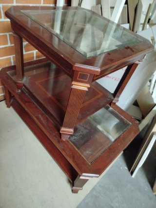 Se regala  Mesa grande  madera y cristal pequeña n