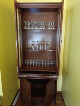 Mueble aparador madera oscura 2 puertas