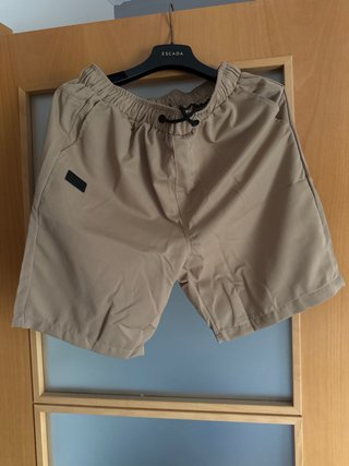Pantalón corto beige con cordón