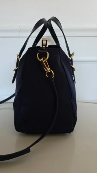 Bolso Bimba y Lola azul marino sin estrenar