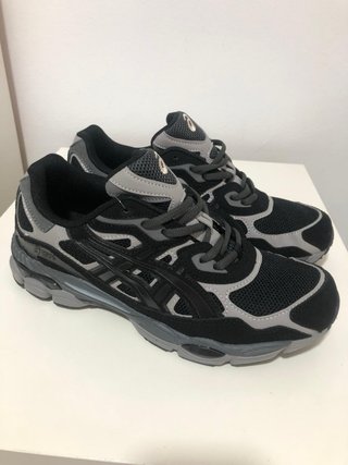 Zapatillas Asics Negras y Grises