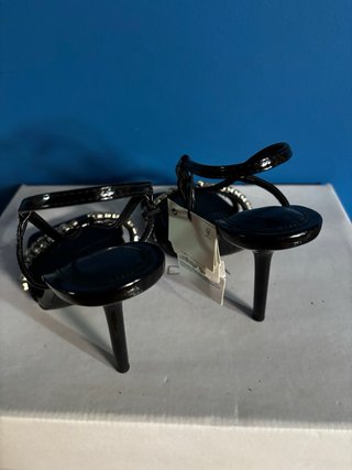 Sandálias pretas com strass