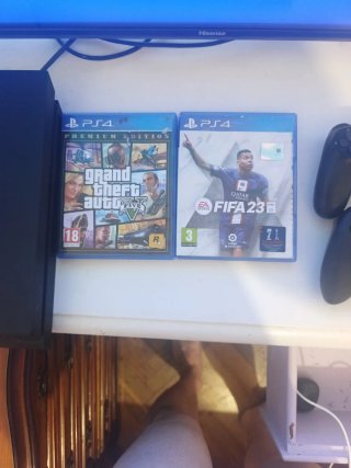 PlayStation 4 con 2 mandos