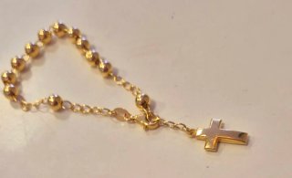 Pulsera plata bañada en oro con cruz