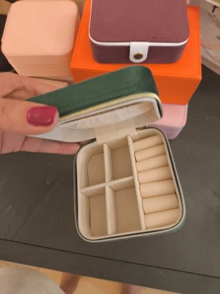 Portagioie verde con scomparti