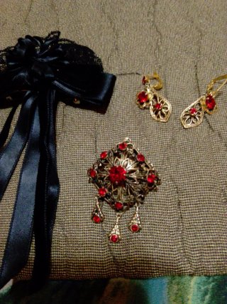 Conjunto bisutería Baturra cruz y broche