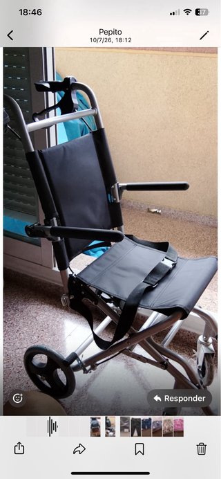 : Silla de ruedas de tránsito plegable y ultralige