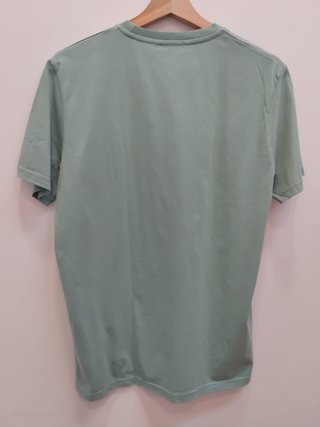 Espectacular camiseta de manga corta de la firma d