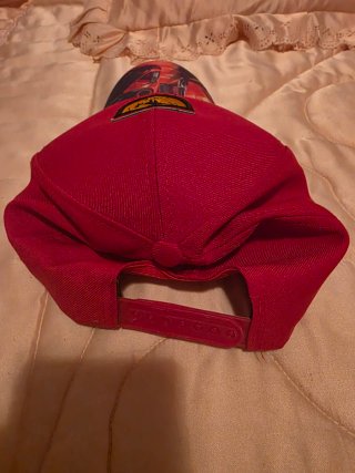 Gorra Ferrari Roja con Diseño de Coche