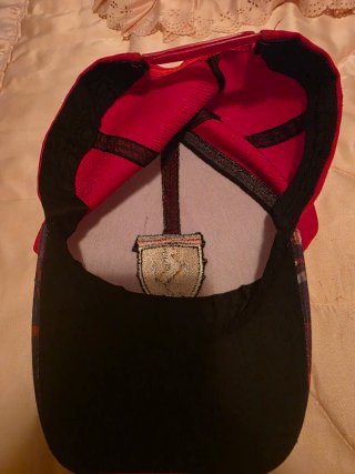 Gorra Ferrari Roja con Diseño de Coche