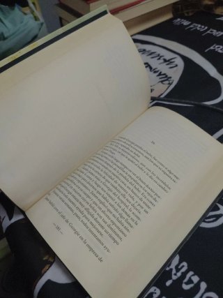 Libro Bajo un Millón de Sombras