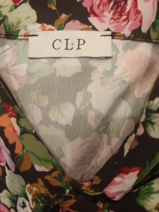 Camisa floral con lazada