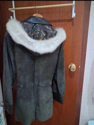 Chaquetón ante verde con capucha y borreguito