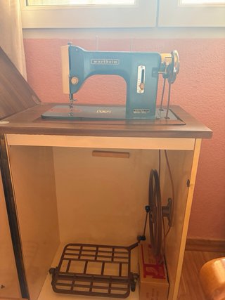 Máquina de coser Wertheim azul y dorada