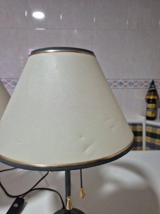 Lámparas de mesa doradas y verdes