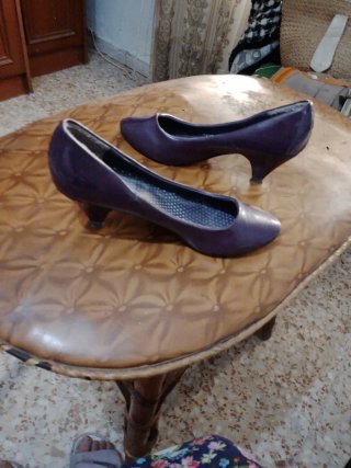 Zapatos de tacón pequeño y cómodos