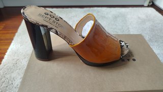 Sandalia de piel con tacon, T 38 Nuevas