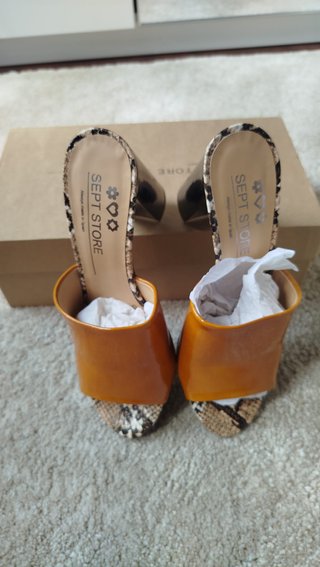 Sandalia de piel con tacon, T 38 Nuevas