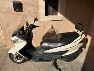 Suzuki Burgman 125 c.c. Blanca