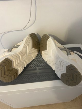 Zapatillas Munich Talla 38 ( pero parece 37)