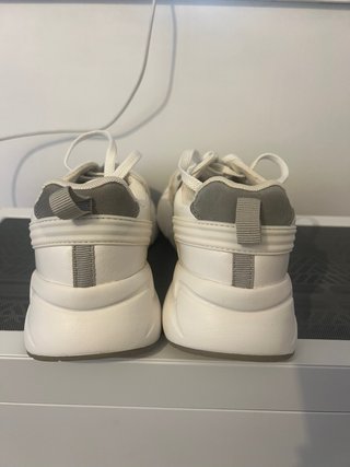 Zapatillas Munich Talla 38 ( pero parece 37)