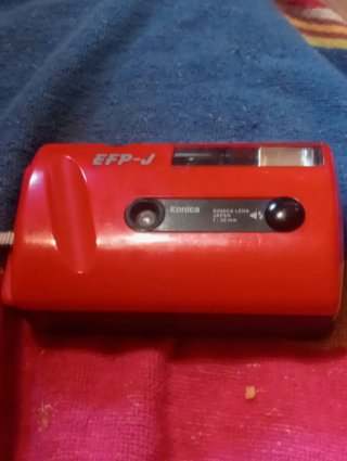 Cámara Konica EFP-J Roja
