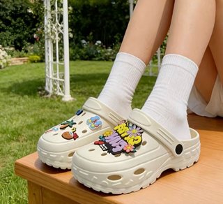Zapatillas Beige Multicolor con Jibbitz
