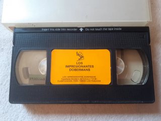 Película VHS Los Impresionantes Dobermans