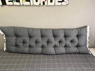 Cabecero de tela gris y blanco