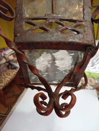 Farol antiguo hojalata y hierro forjado