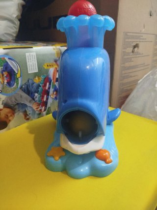 Ballena de juguete azul