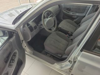 Hyundai Accent 1 año de garantía