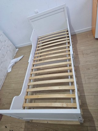 2 Camas Blancas IKEA s/ Colchones  Para retirar