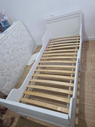 2 Camas Blancas IKEA s/ Colchones  Para retirar