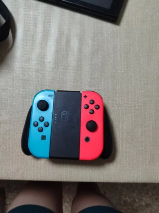 Nintendo Switch  + Mario Kart 8 Deluxe +el set