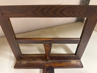 Soporte libro madera antiguo