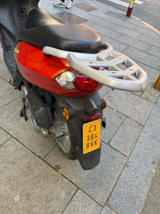 Peugeot Kisbee 49cc Naranja