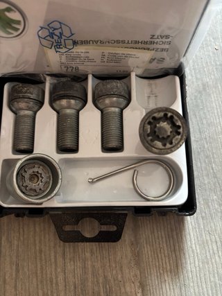 Tornillos Antirrobo Skoda 000071597C