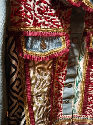 Chaqueta vaquera bordada ENCANDILATA Talla M