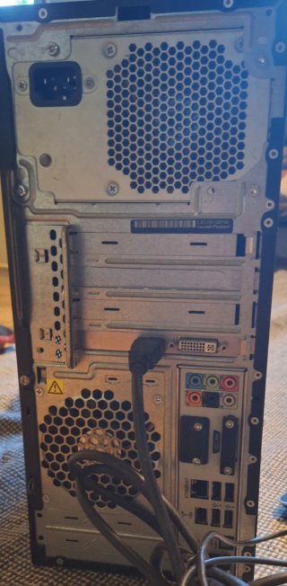 Ordenador HP con Monitor LG Negro