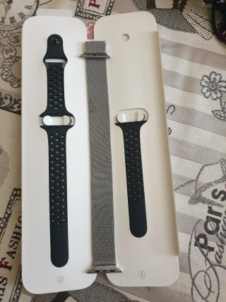 Apple Watch Series 4 con 3 correas