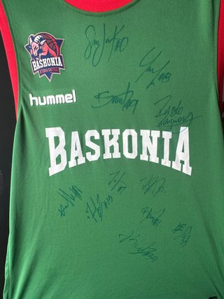 Camiseta oficial Baskonia firmada - Talla XL