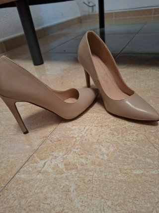 Zapatos de tacón beige