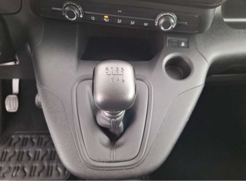 Peugeot Partner 2022, foto 11