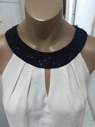 Mono elegante blanco y negro