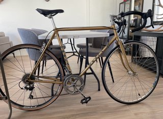 Bicicleta de carretera Orbea dorada
