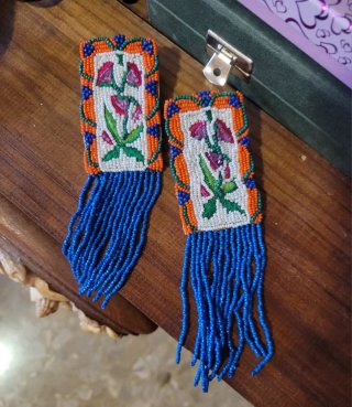 Pendientes de cuentas con flecos