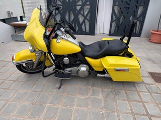 Harley Davidson Road King Amarilla
