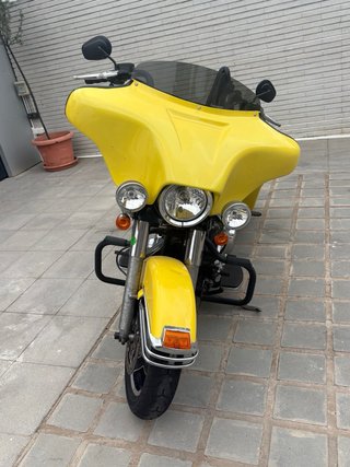 Harley Davidson Road King Amarilla
