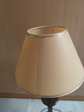 Lámpara de pie de madera y tela